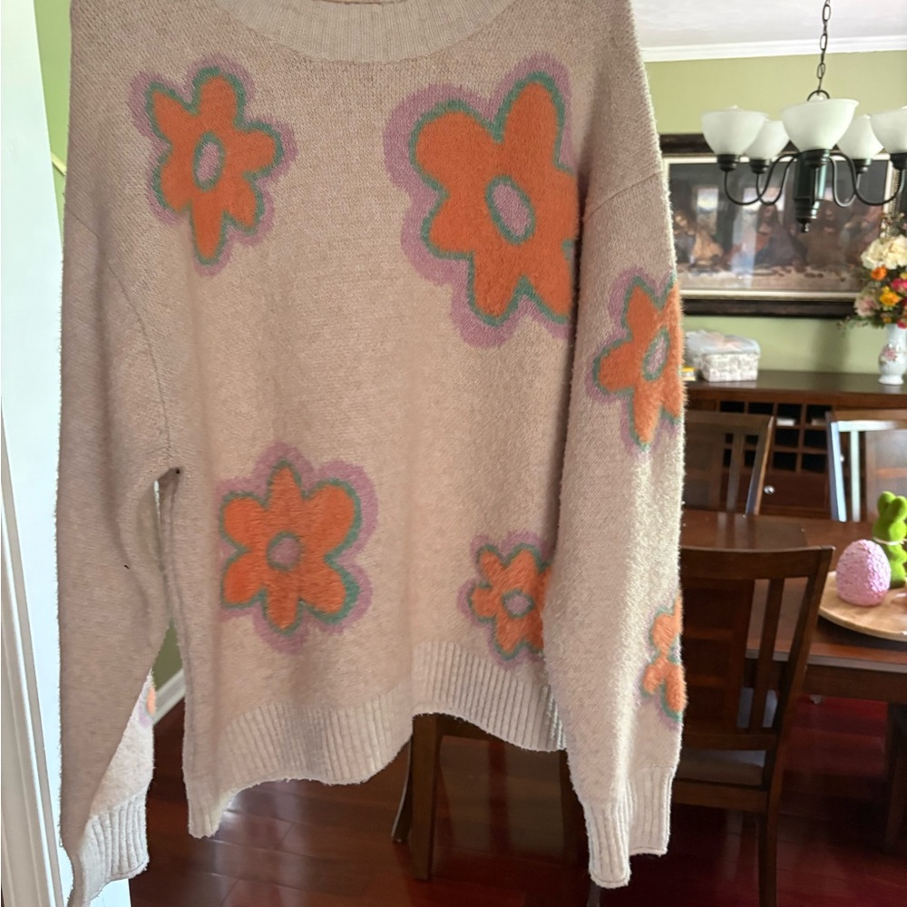 American Eagle by Payless Beige Sweater with Floral Design